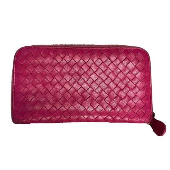 Bottega Veneta Handbags - EUC Bottega Veneta Lambskin Intrecciato Long Round Zipper Wallet